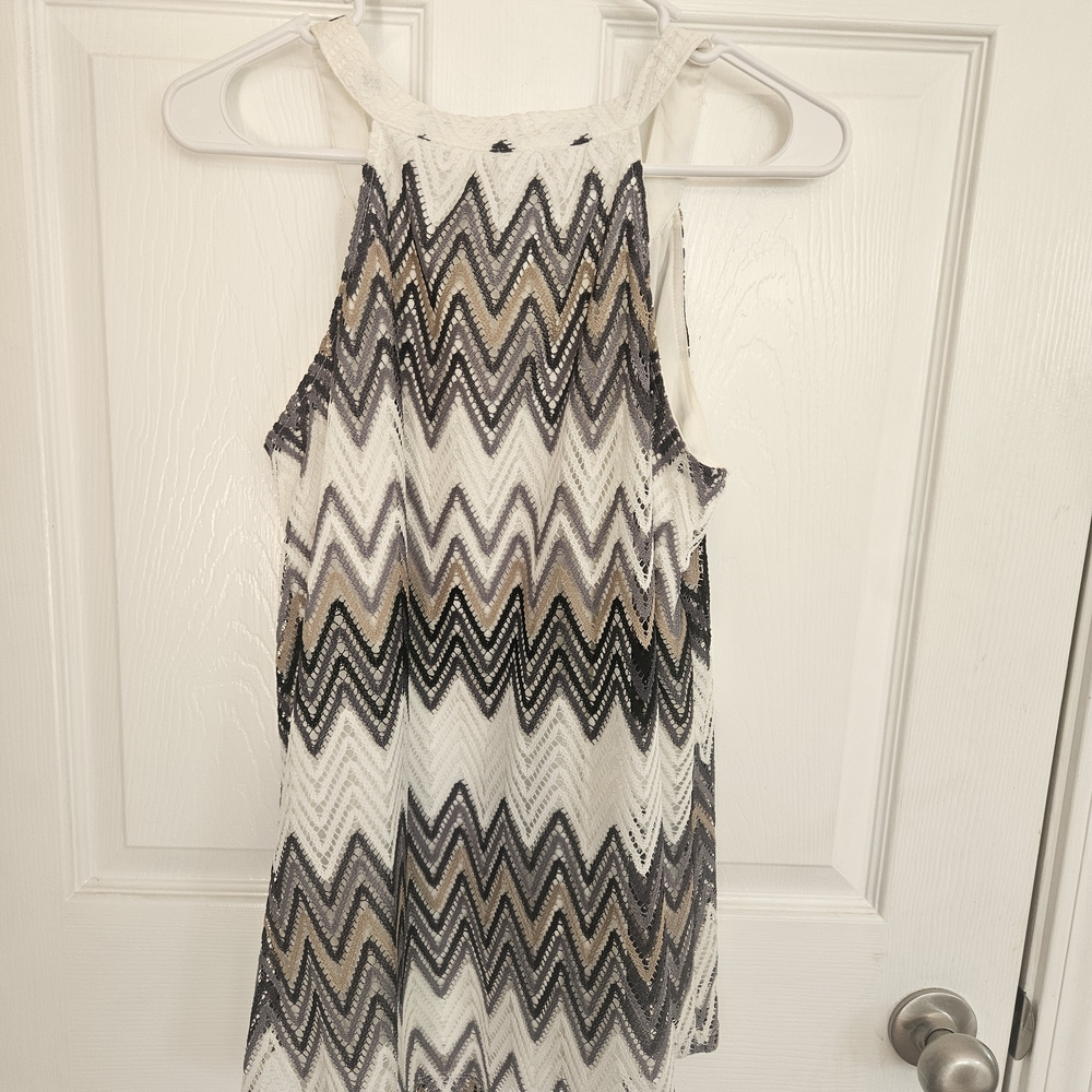 Chic Zigzag Patterned Sleeveless Top - image 3